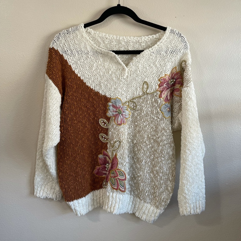 3/$25 
Vintage 80’s cottagecore granny floral Pearl cream sweater size medium